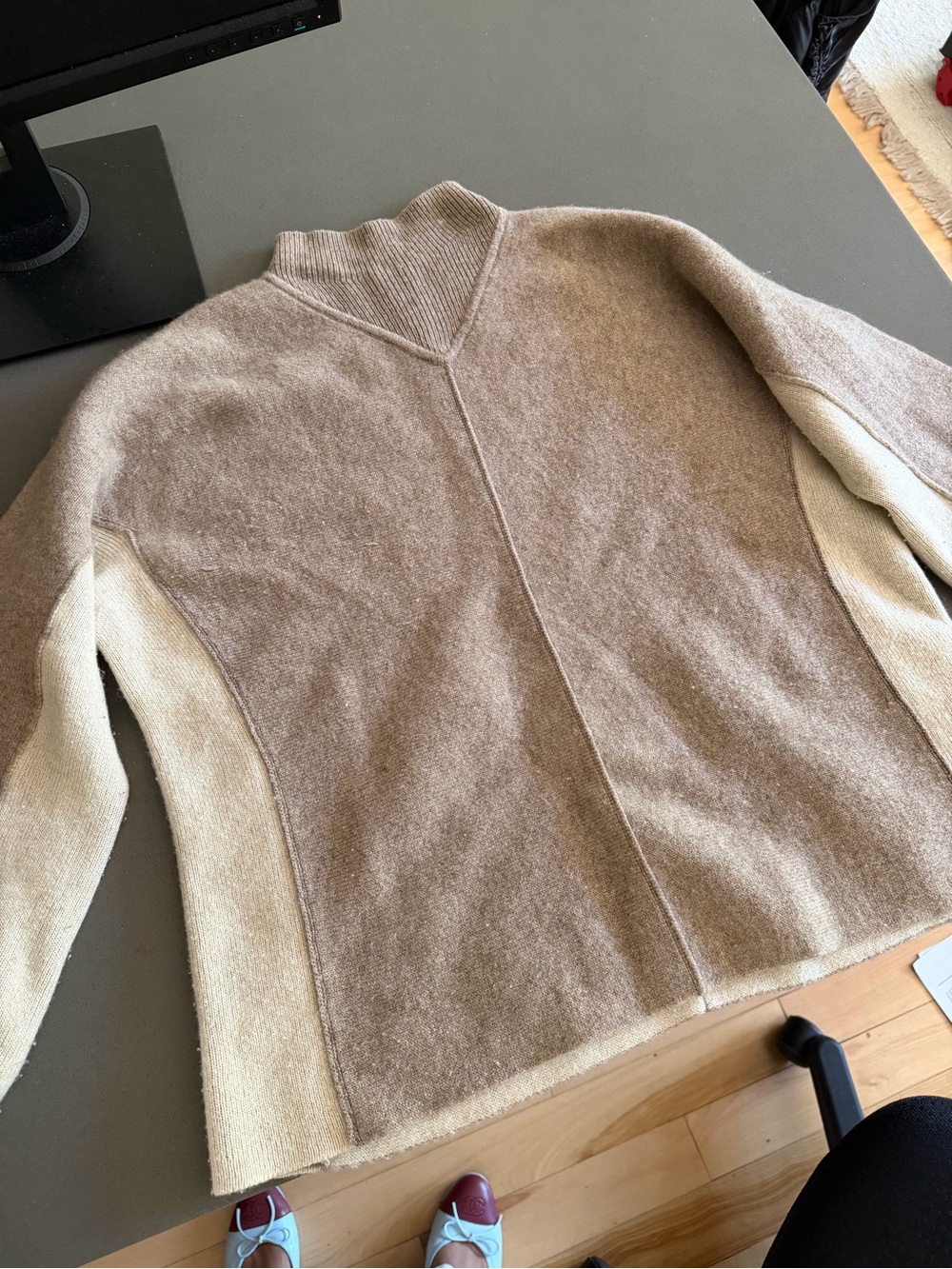 Women 100% cashmere Club Monaco Sweather